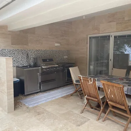 Hotel Bucanje, Nerezine