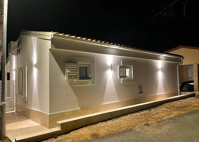 Bucanje, Hotel Nerezine