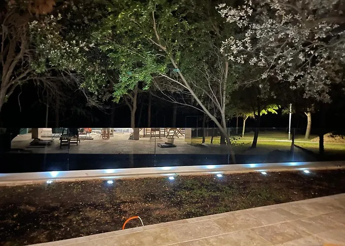 Bucanje, 内里吉恩